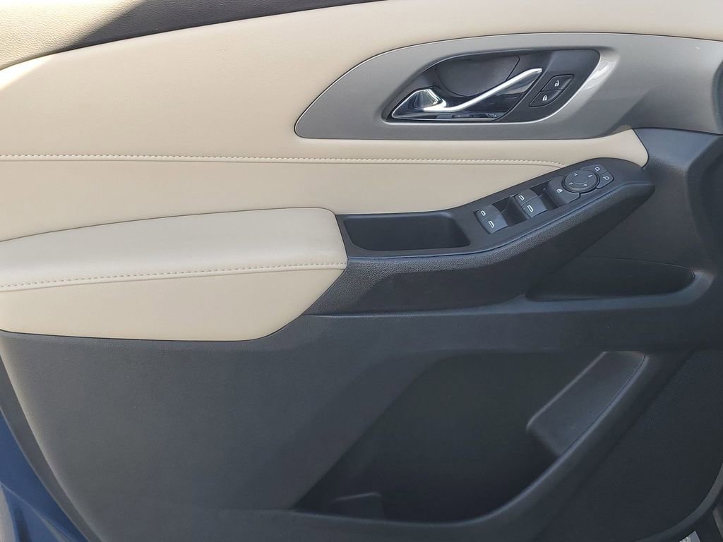 Used 2023 Chevrolet Traverse LS image 39