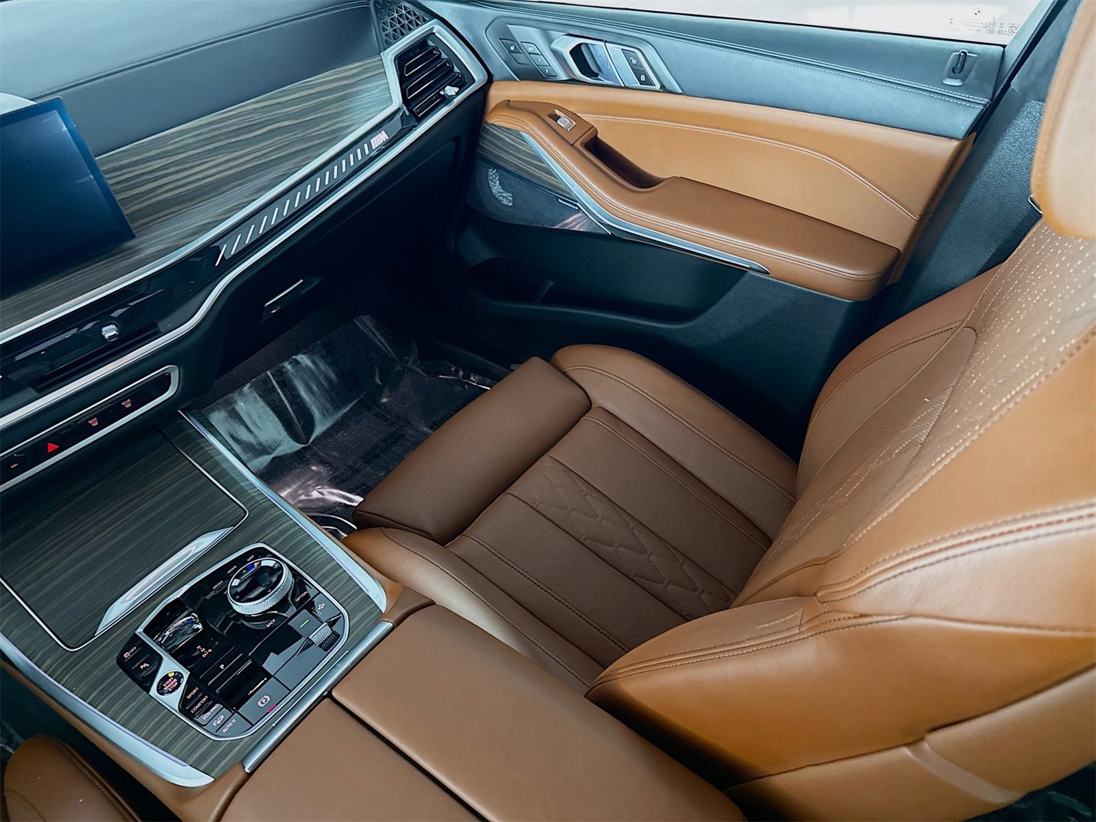 Used 2025 BMW X7 M60i image 25