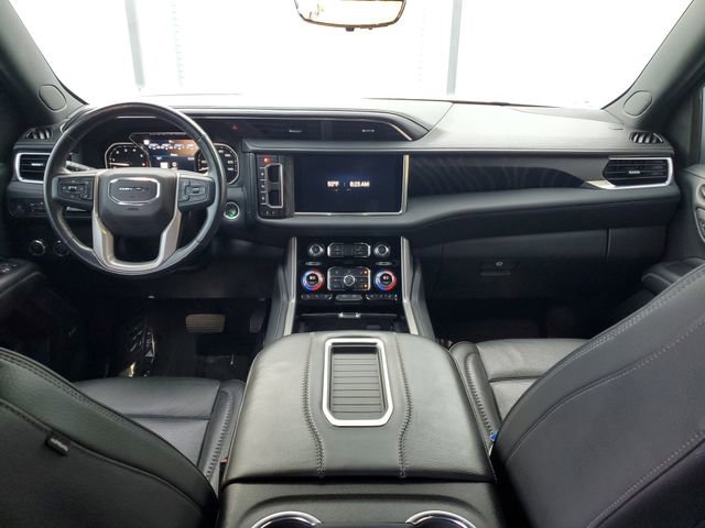 Used 2021 GMC Yukon XL Denali w/ Denali Premium Package image 11