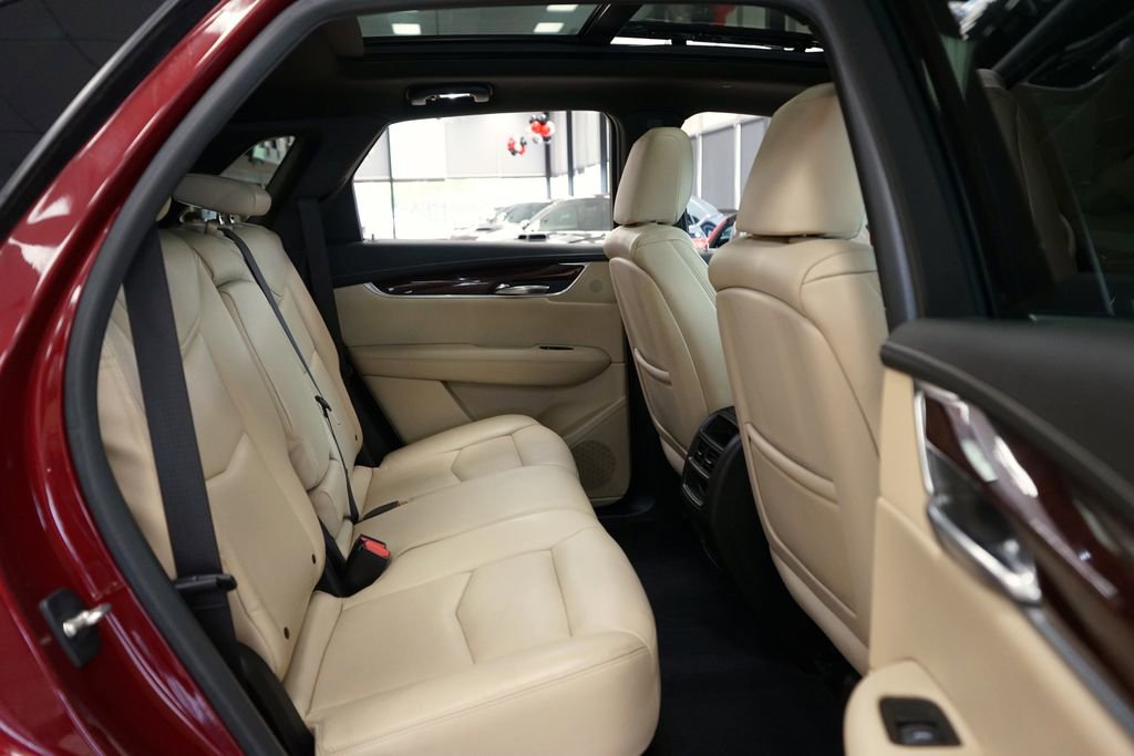 Used 2017 Cadillac XT5 Luxury w/ Driver Awareness Package AWD/4WD image 14