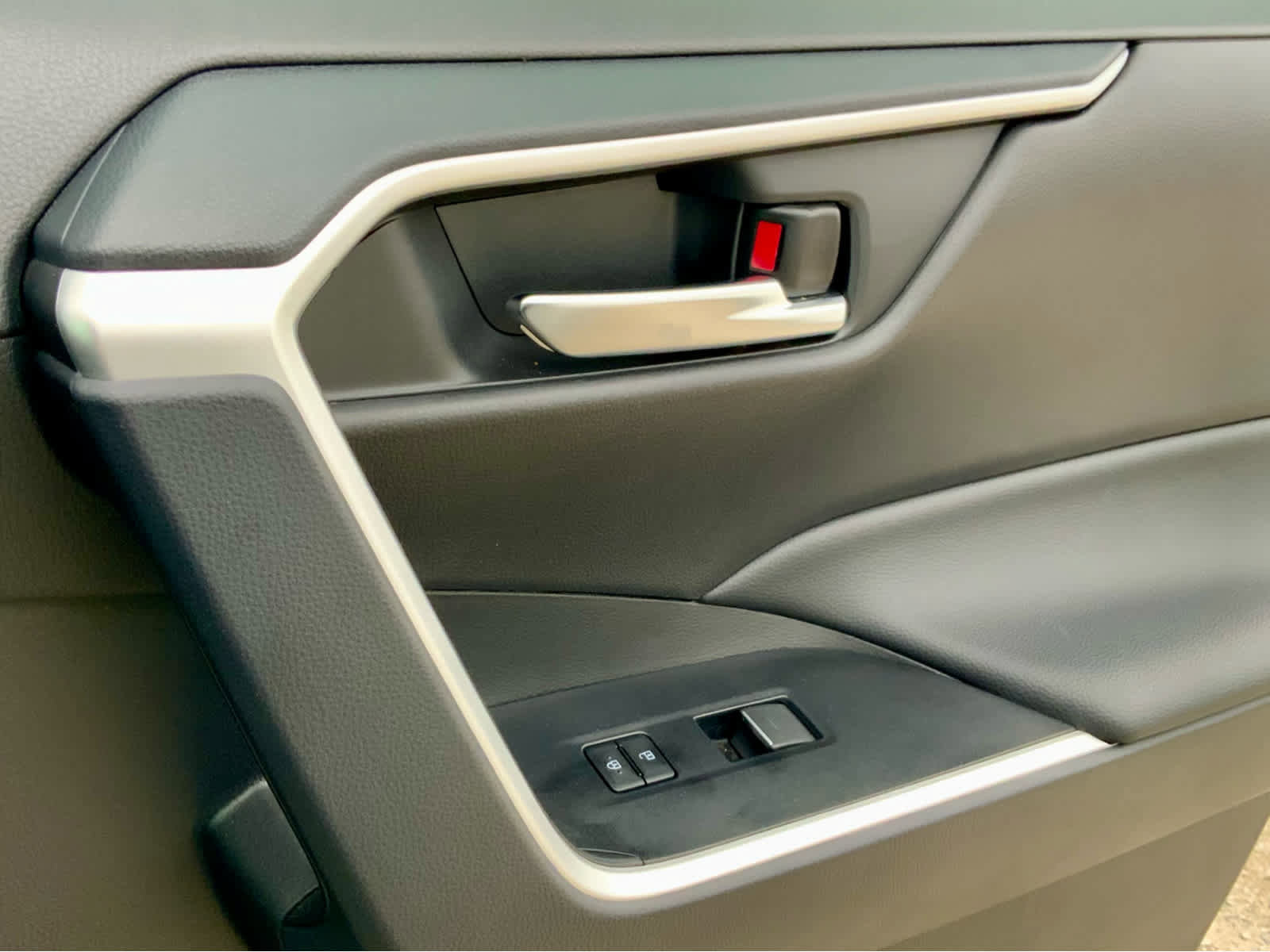 Used 2025 Toyota RAV4 XLE w/ Convenience Package image 52