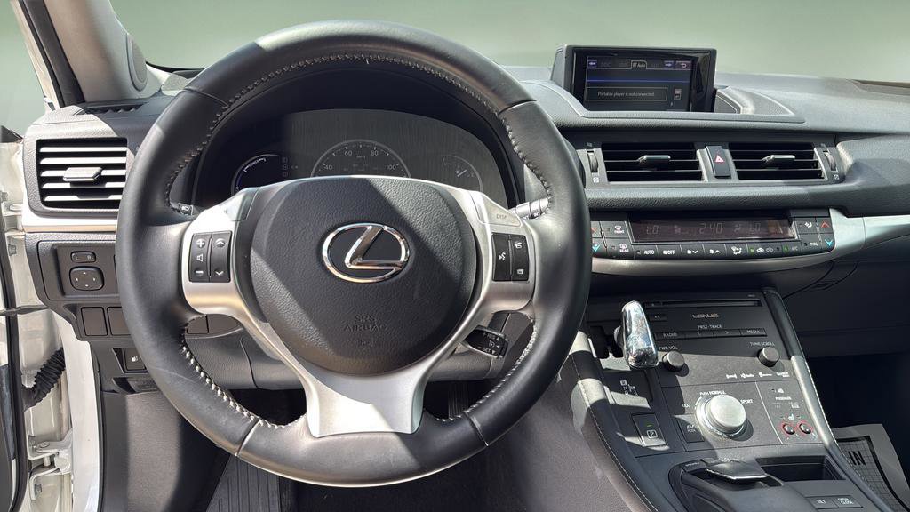 Used 2013 Lexus CT 200h w/ Premium Pkg w/Navigation FWD image 18