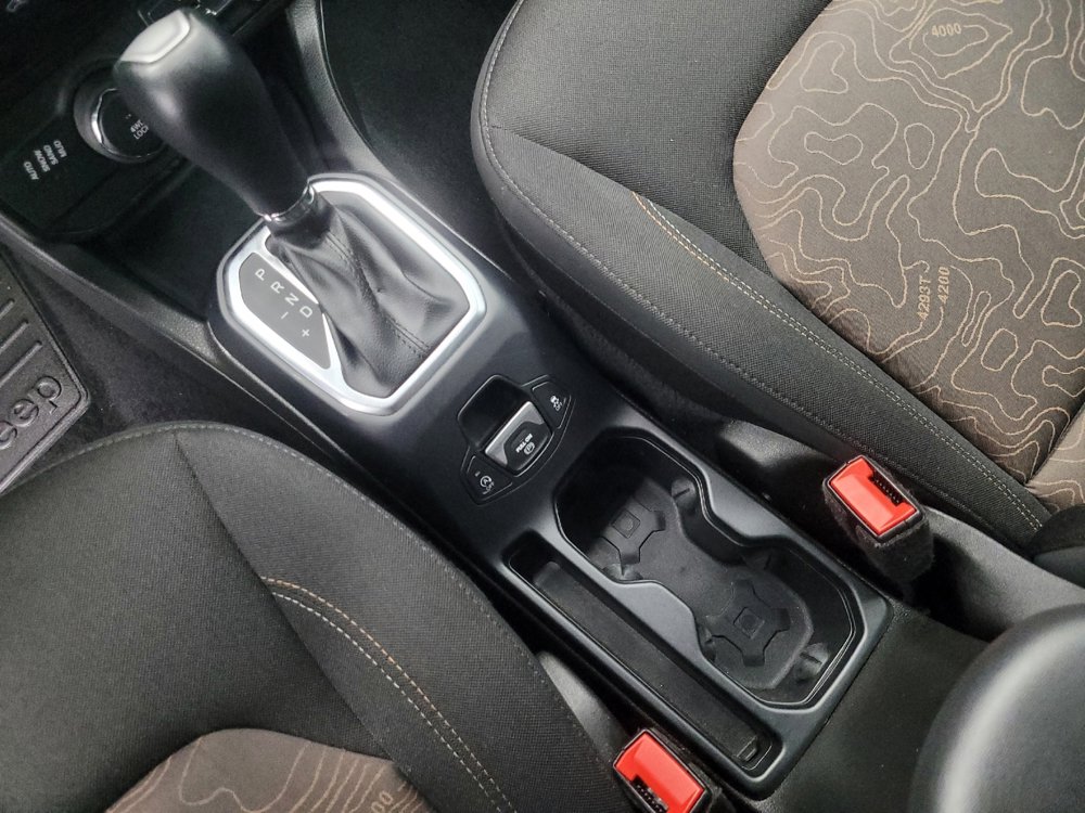 Used 2023 Jeep Renegade Latitude AWD/4WD image 26