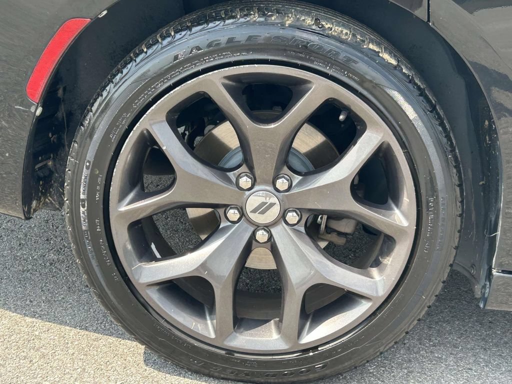 Used 2018 Dodge Charger R/T w/ Navigation & Travel Group RWD image 10