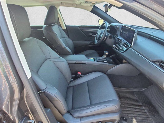 Used 2025 Lexus ES 300h w/ Premium Package FWD image 17