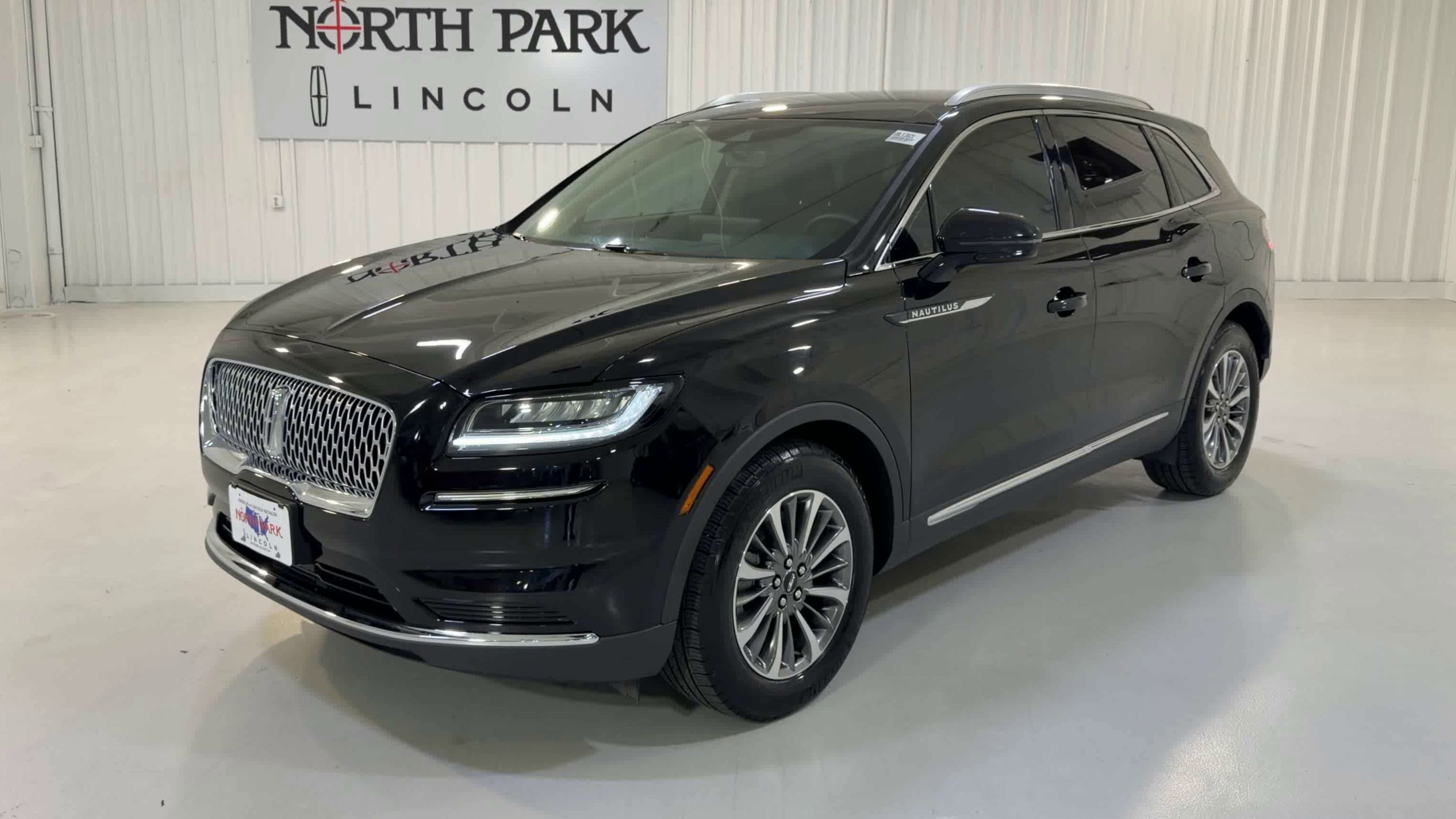 Used 2023 Lincoln Nautilus FWD w/ Premium Package image 5