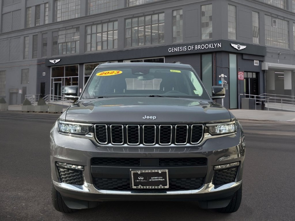Used 2023 Jeep Grand Cherokee L Limited AWD/4WD image 3