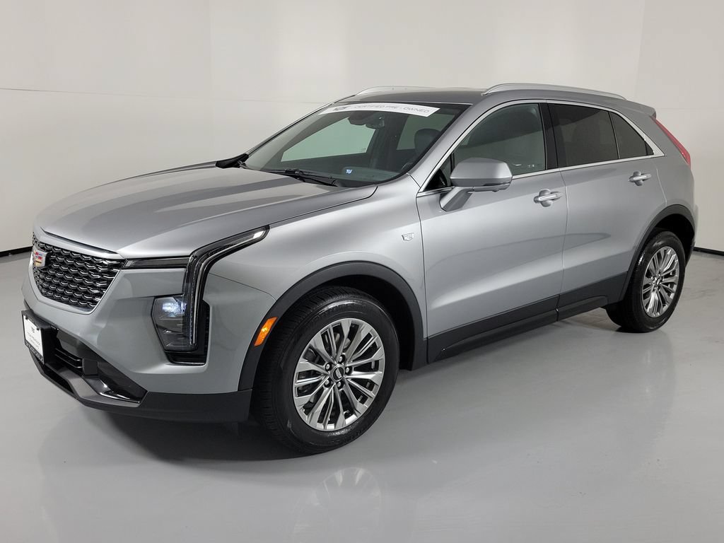 Used 2025 Cadillac XT4 Premium Luxury FWD image 2