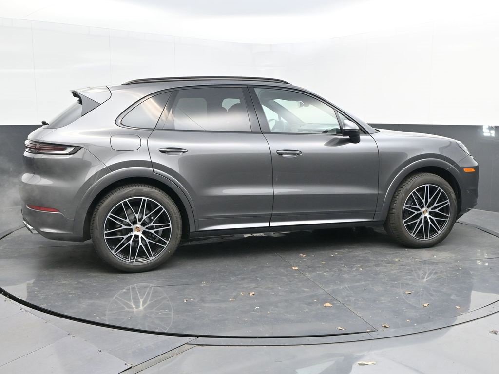 Certified 2025 Porsche Cayenne image 11