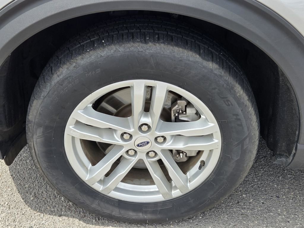 Used 2021 Ford Explorer XLT image 17