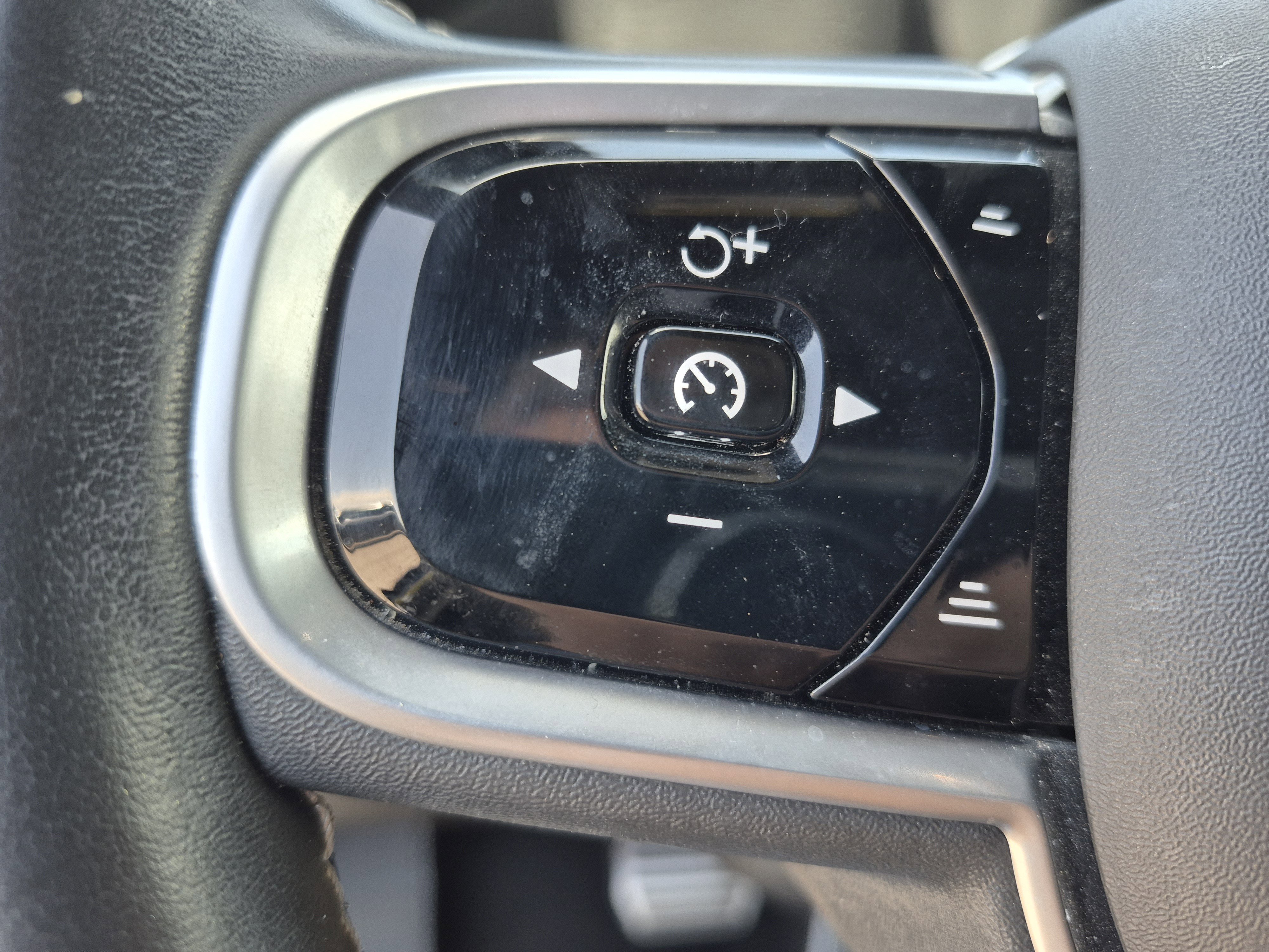 Used 2021 Volvo XC60 T5 R-Design AWD/4WD image 24