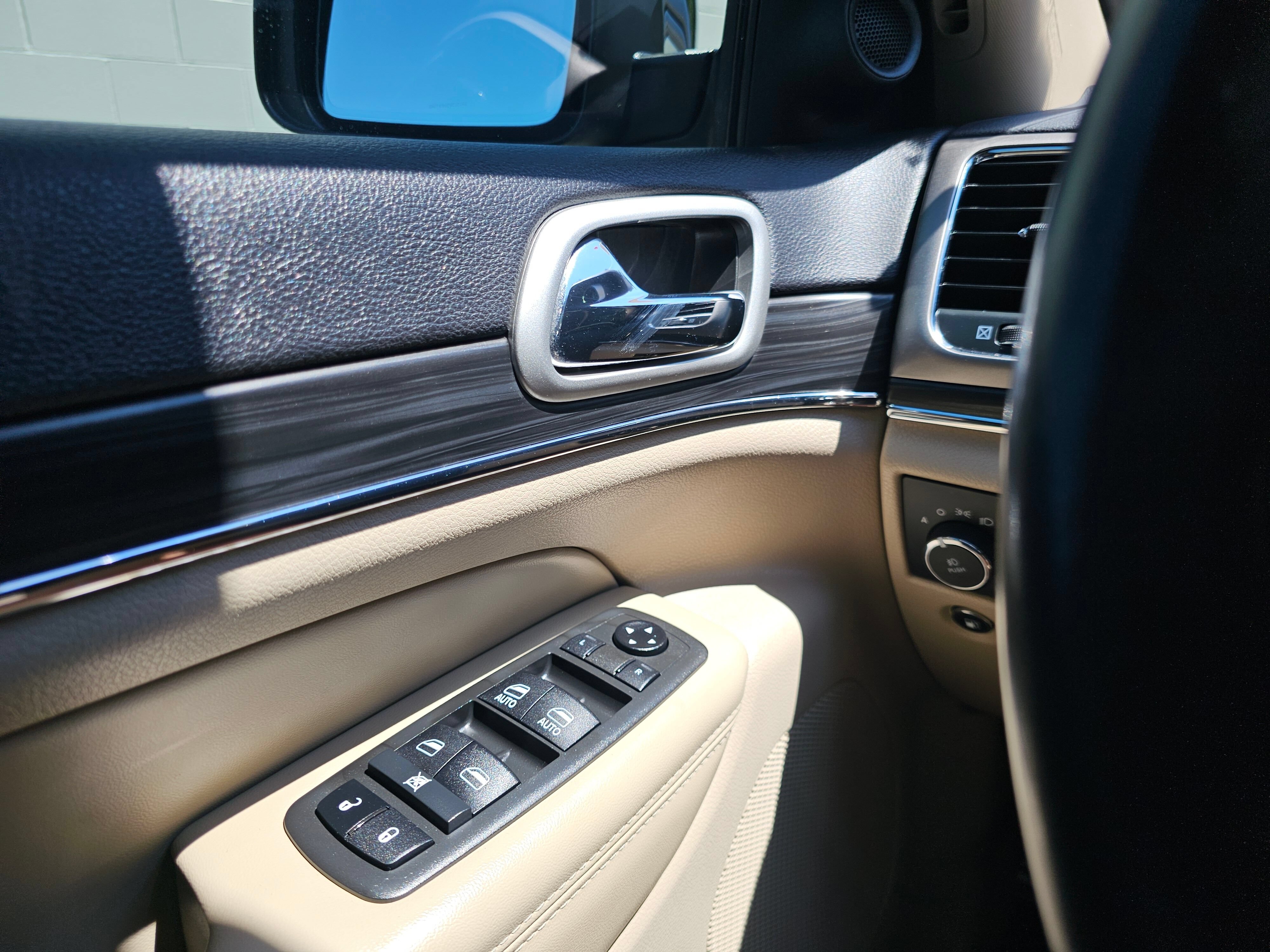 Used 2021 Jeep Grand Cherokee Limited w/ Sun & Sound Group AWD/4WD image 33