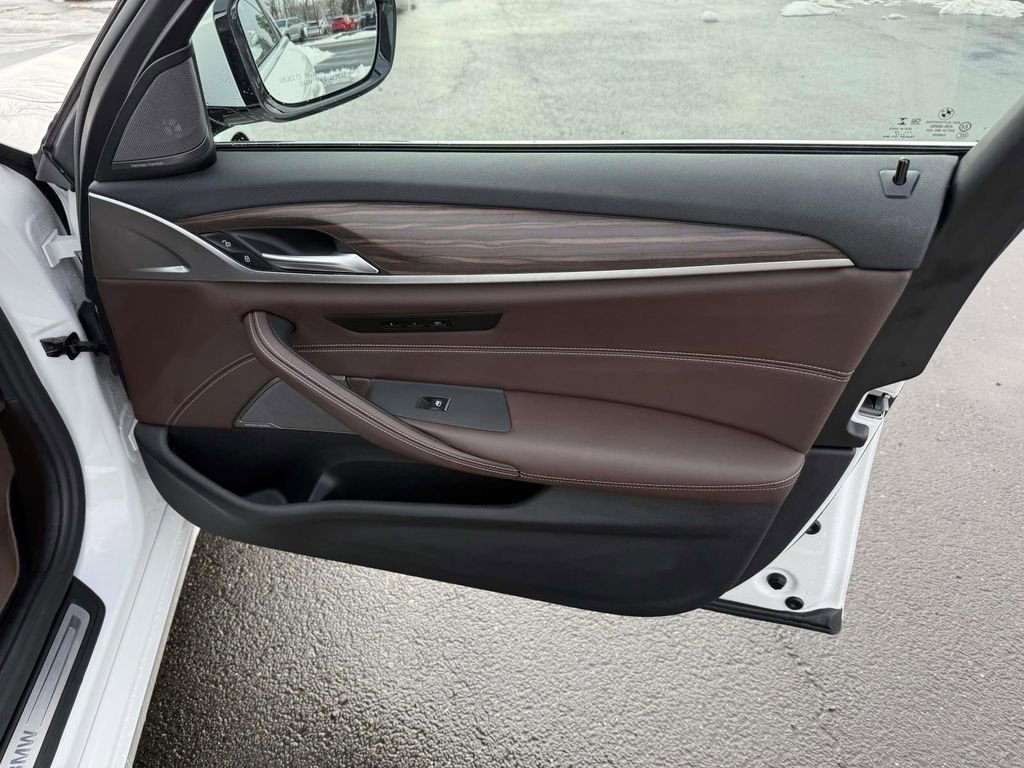 Used 2022 BMW 530i w/ Executive Package image 15