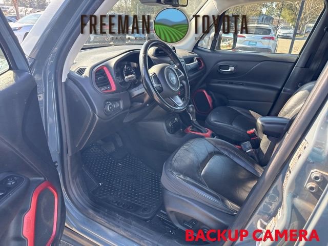 Used 2017 Jeep Renegade Trailhawk w/ Premium Trailhawk Package image 7