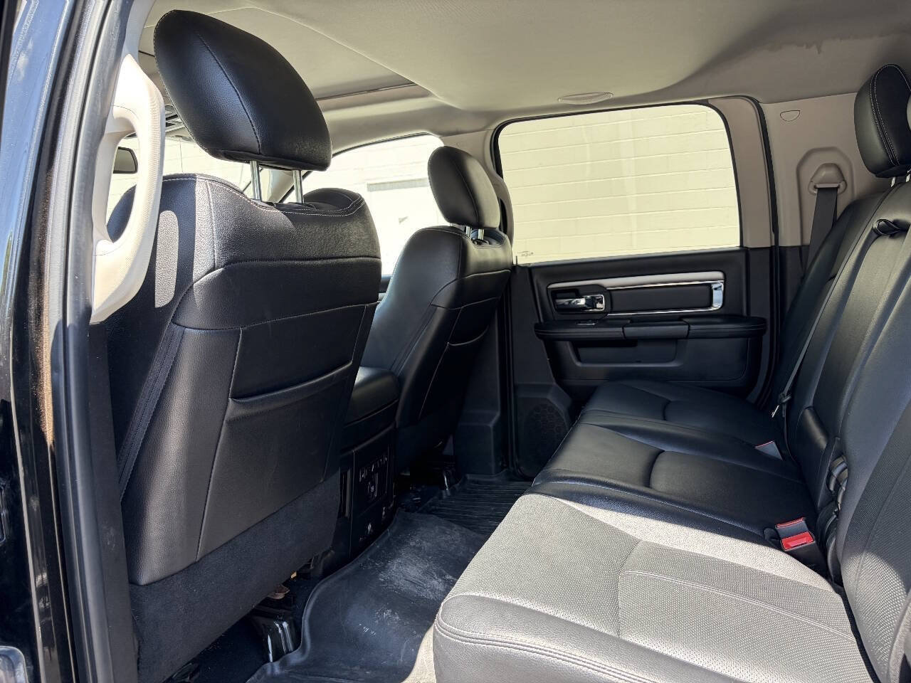 Used 2018 RAM 2500 Laramie w/ Sport Appearance Group AWD/4WD image 43