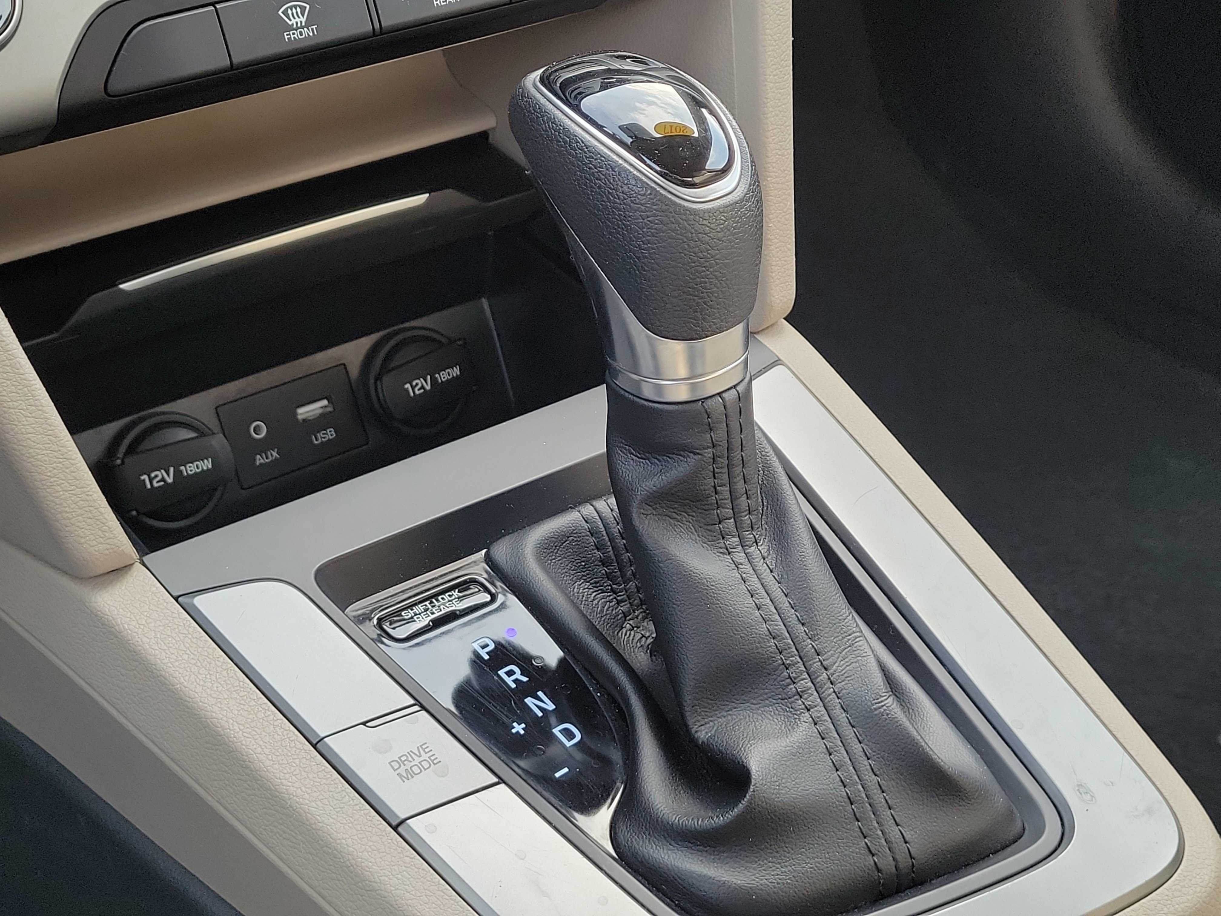 Used 2017 Hyundai Elantra SE image 28