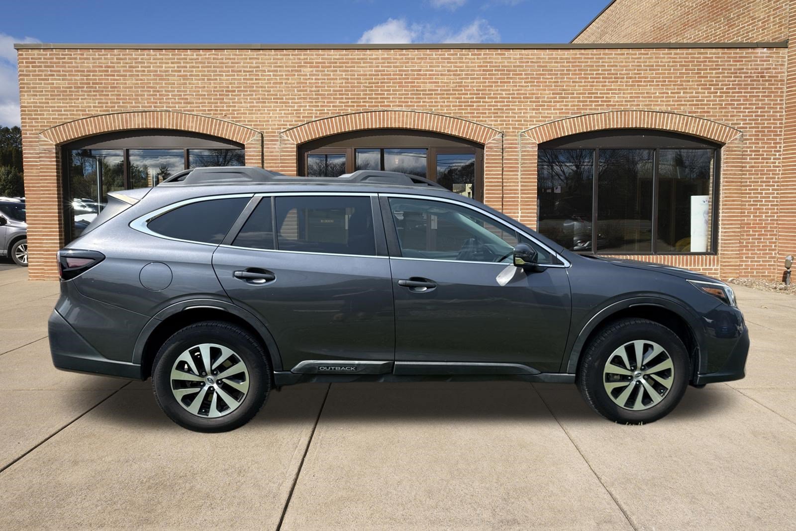 Used 2020 Subaru Outback Premium w/ Popular Package #1 AWD/4WD image 2