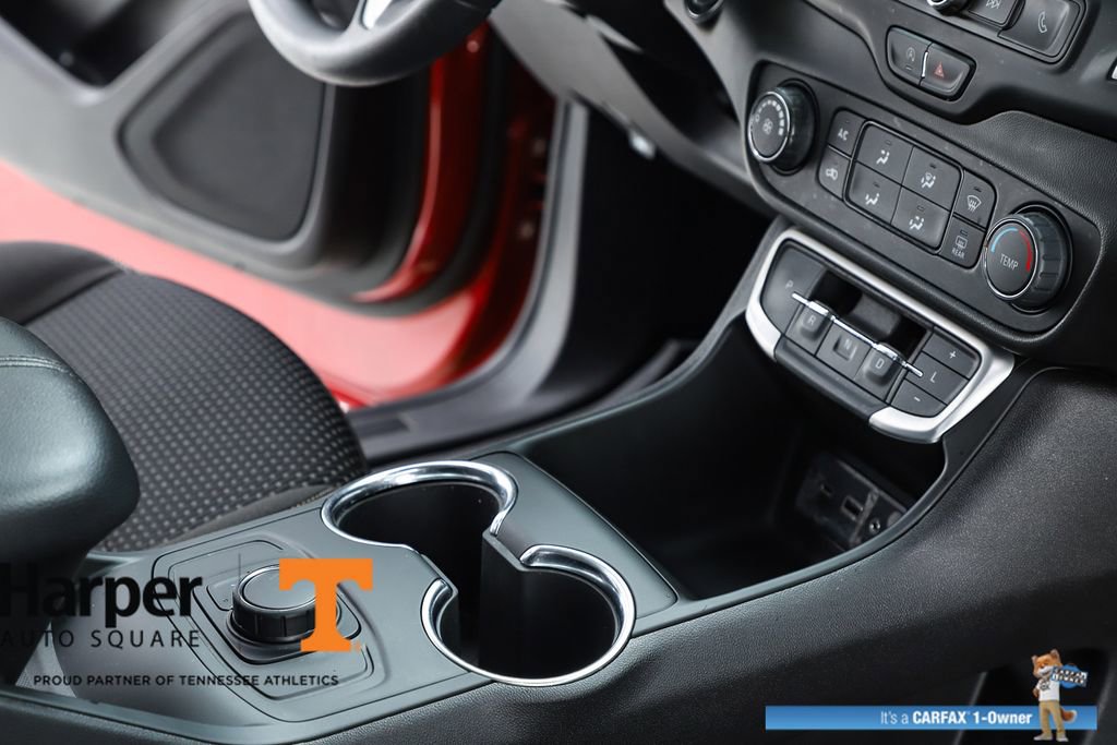 Used 2022 GMC Terrain SLE w/ Elevation Edition image 33