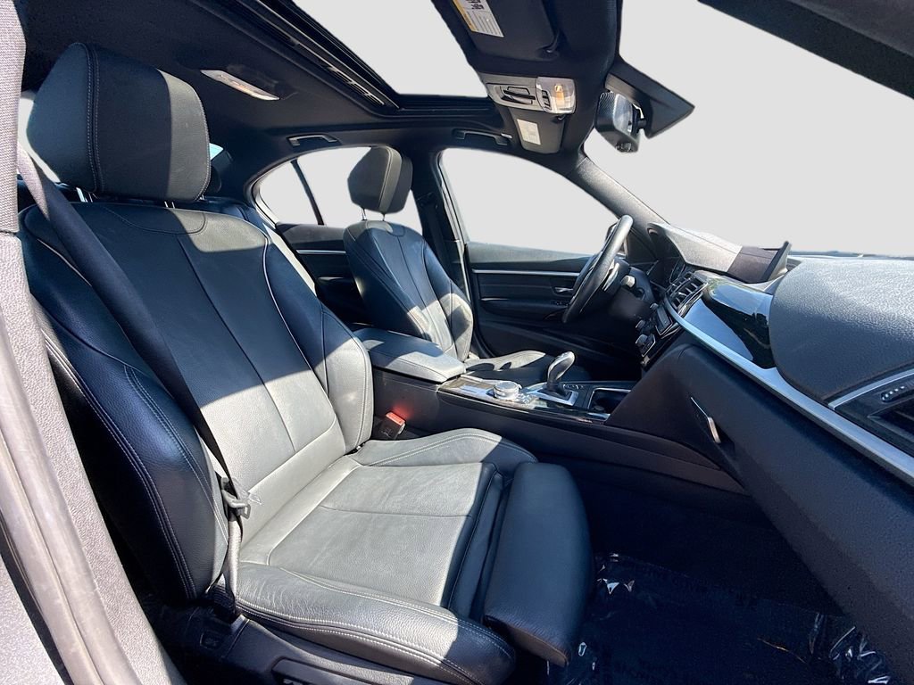 Used 2018 BMW 330i xDrive Sedan w/ Premium Package AWD/4WD image 14