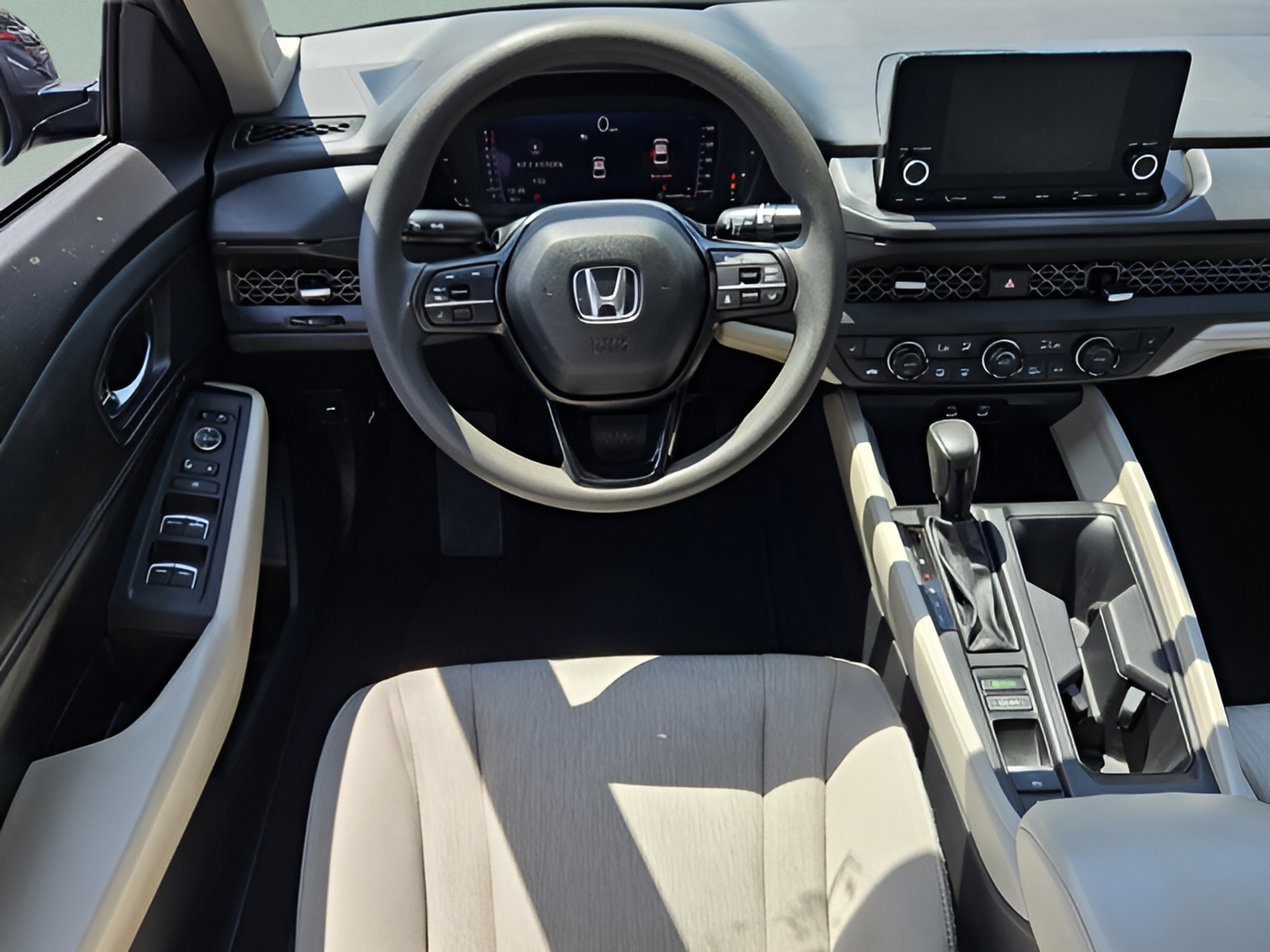 Used 2023 Honda Accord EX image 10