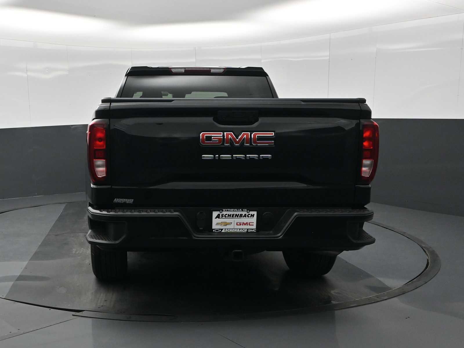 Used 2025 GMC Sierra 1500 Pro w/ Graphite Edition image 8