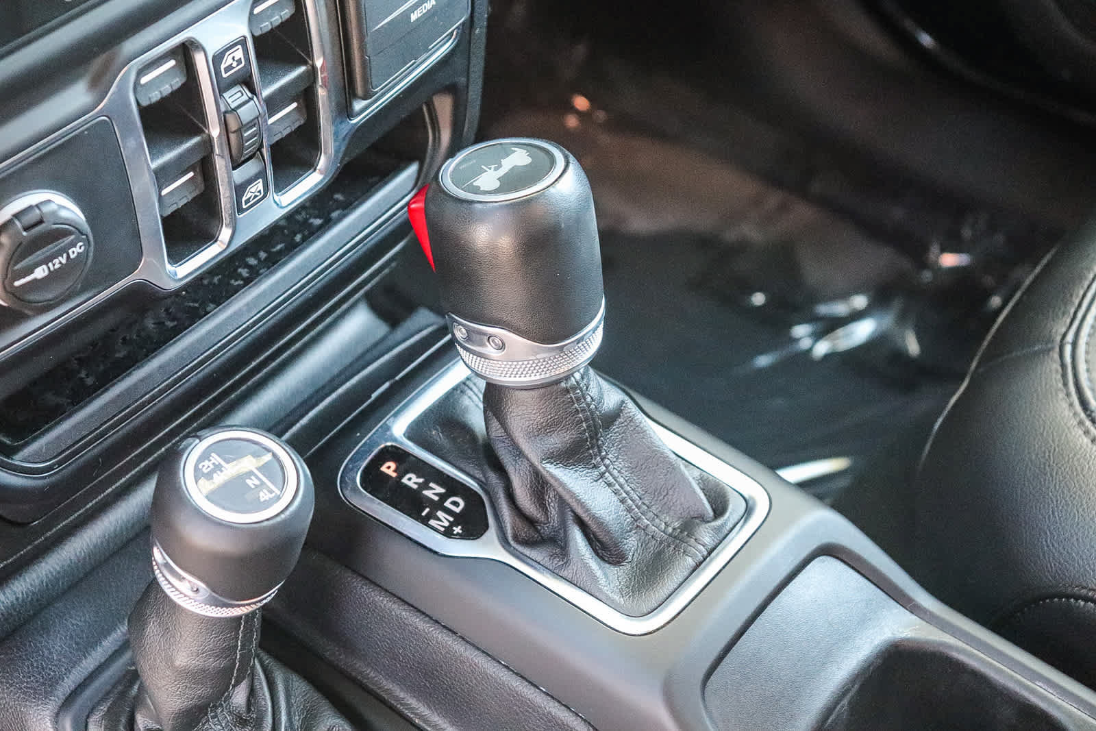 Used 2022 Jeep Wrangler Unlimited Sahara AWD/4WD image 15