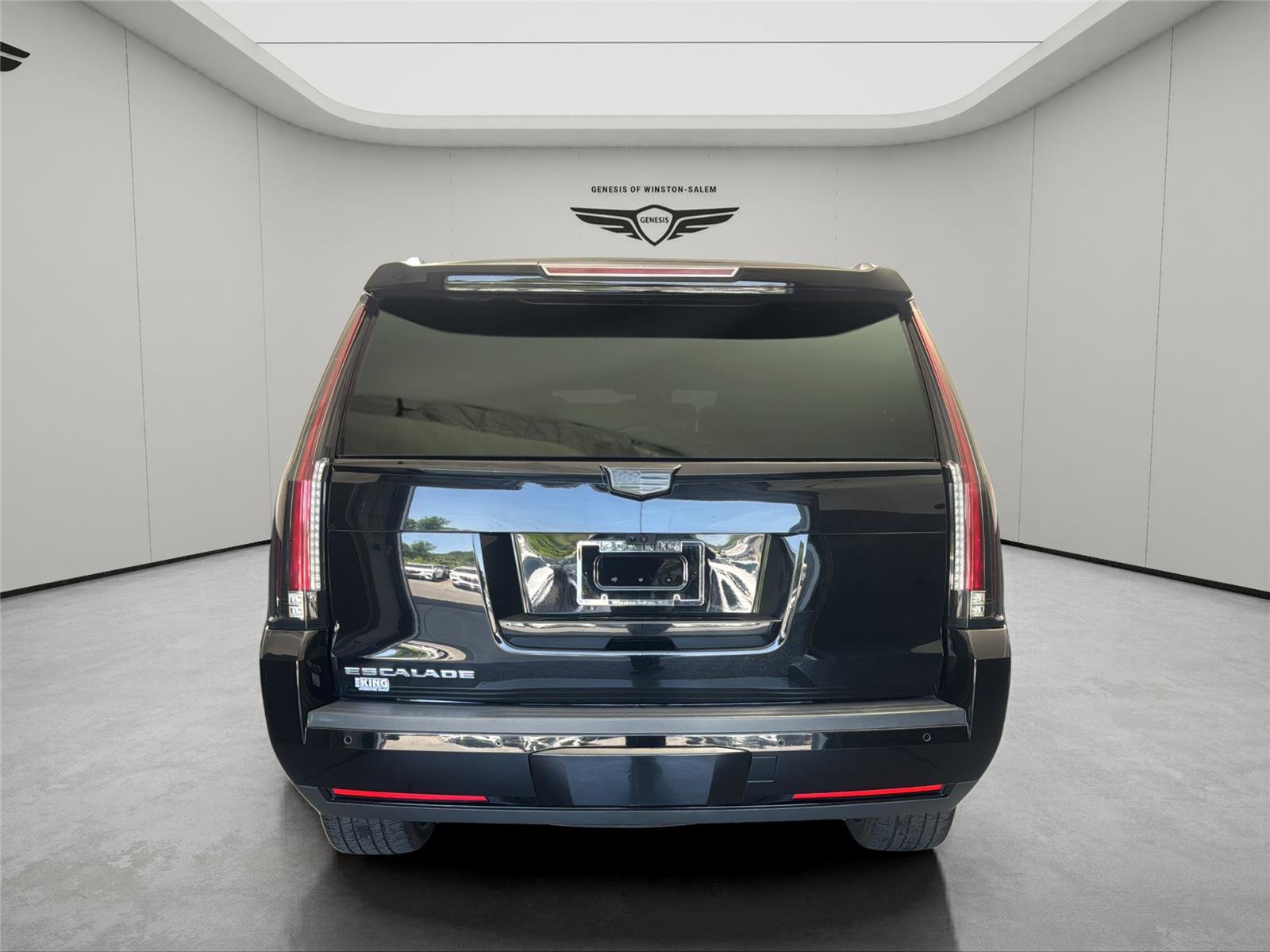 Used 2020 Cadillac Escalade Platinum w/ Escalade Sport Edition AWD/4WD image 4