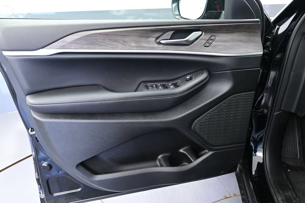 New 2027 Jeep Grand Cherokee Limited AWD/4WD image 13