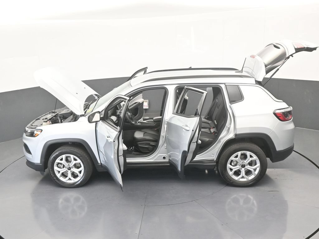 Used 2025 Jeep Compass Latitude AWD/4WD image 35