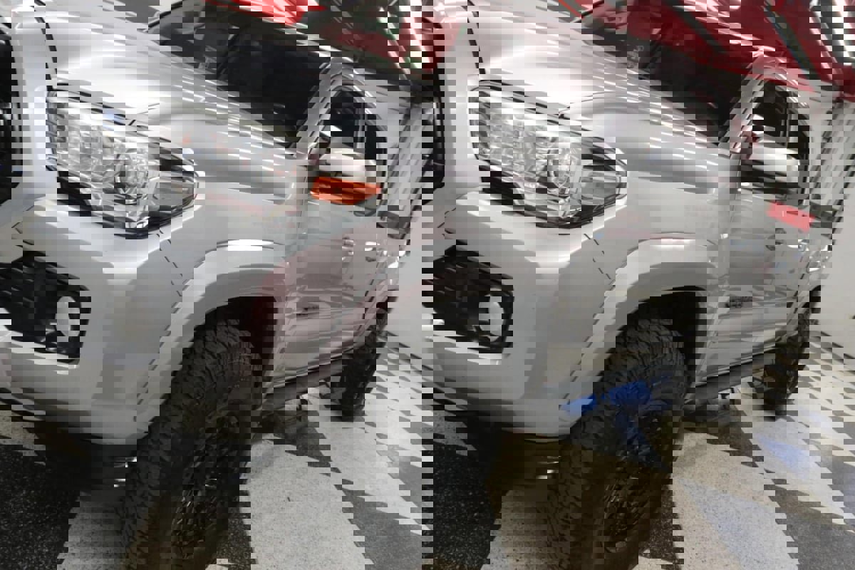 Used 2018 Toyota Tacoma SR5 image 33