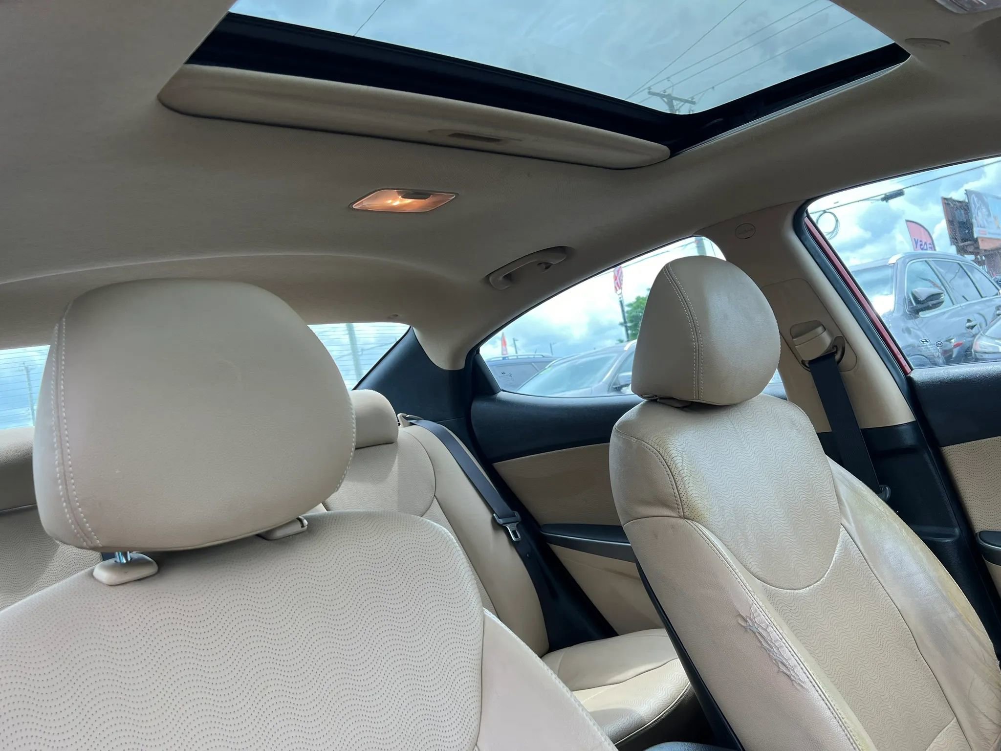 Used 2012 Hyundai Elantra Limited image 16