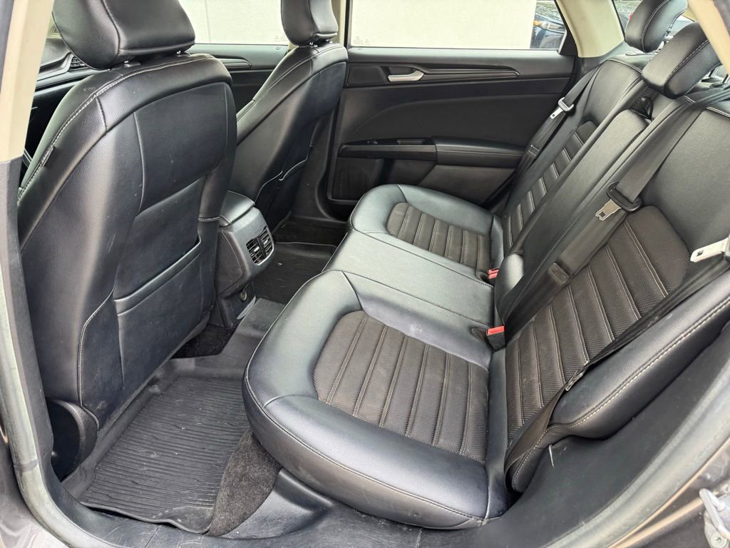 Used 2018 Ford Fusion SE w/ Equipment Group 201A FWD image 13