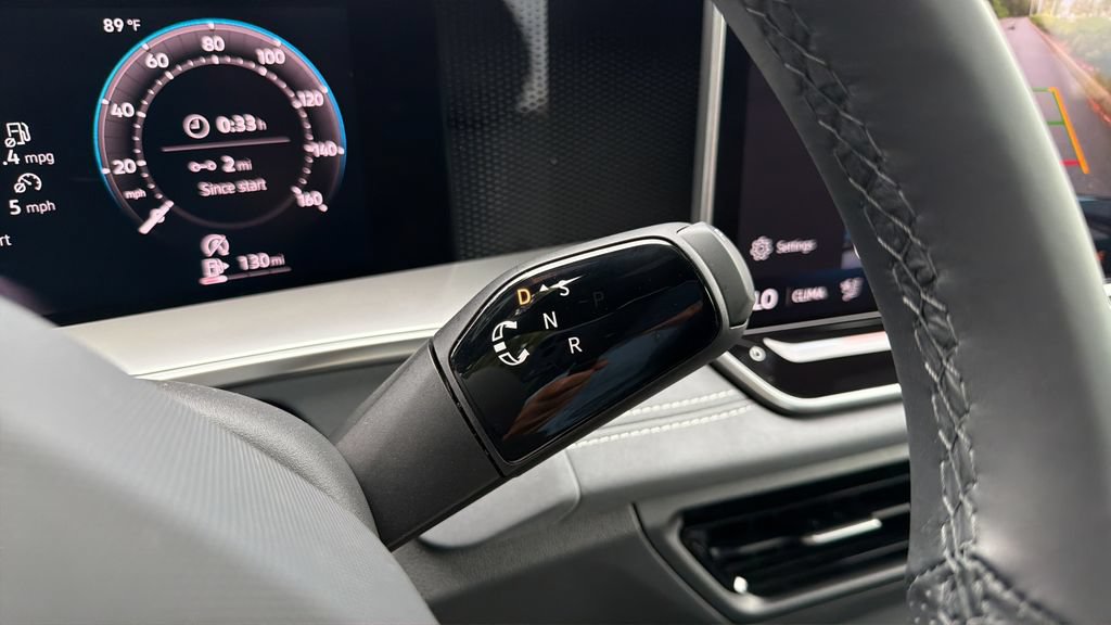 New 2026 Volkswagen Tiguan SE R-Line FWD image 15