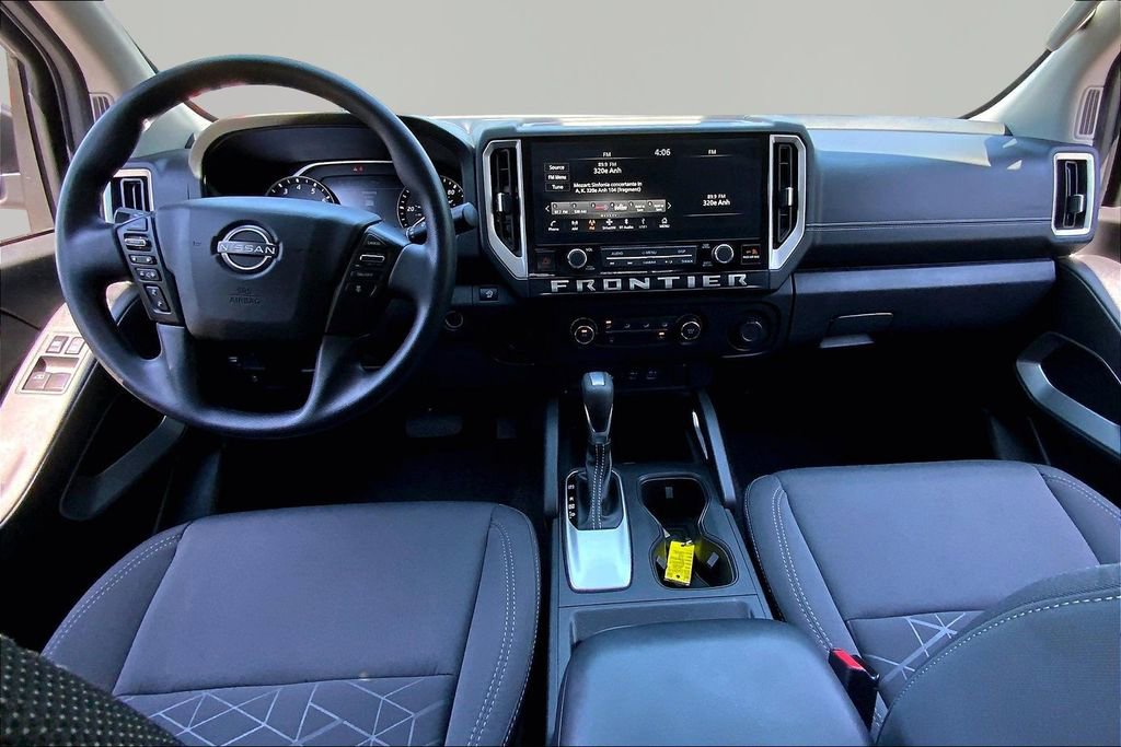 Used 2025 Nissan Frontier SV RWD image 7