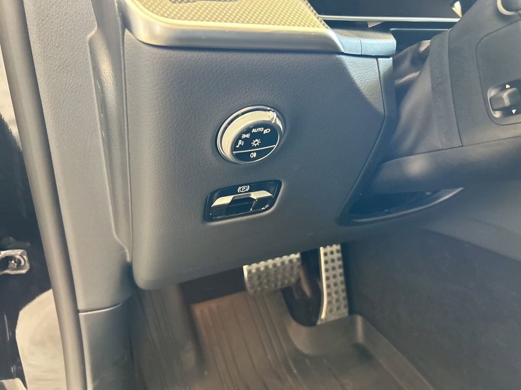 Used 2024 Mercedes-Benz GLC 43 AMG 4MATIC image 47