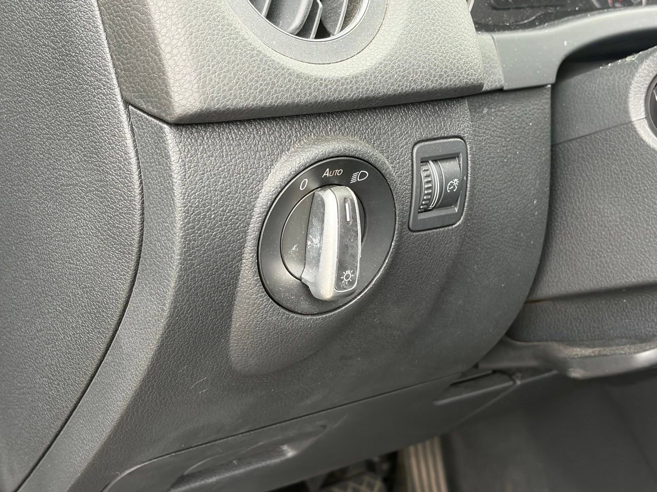 Used 2016 Volkswagen Tiguan S FWD image 8