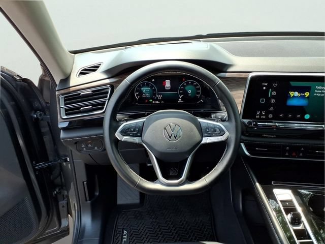 Used 2025 Volkswagen Atlas SEL AWD/4WD image 14