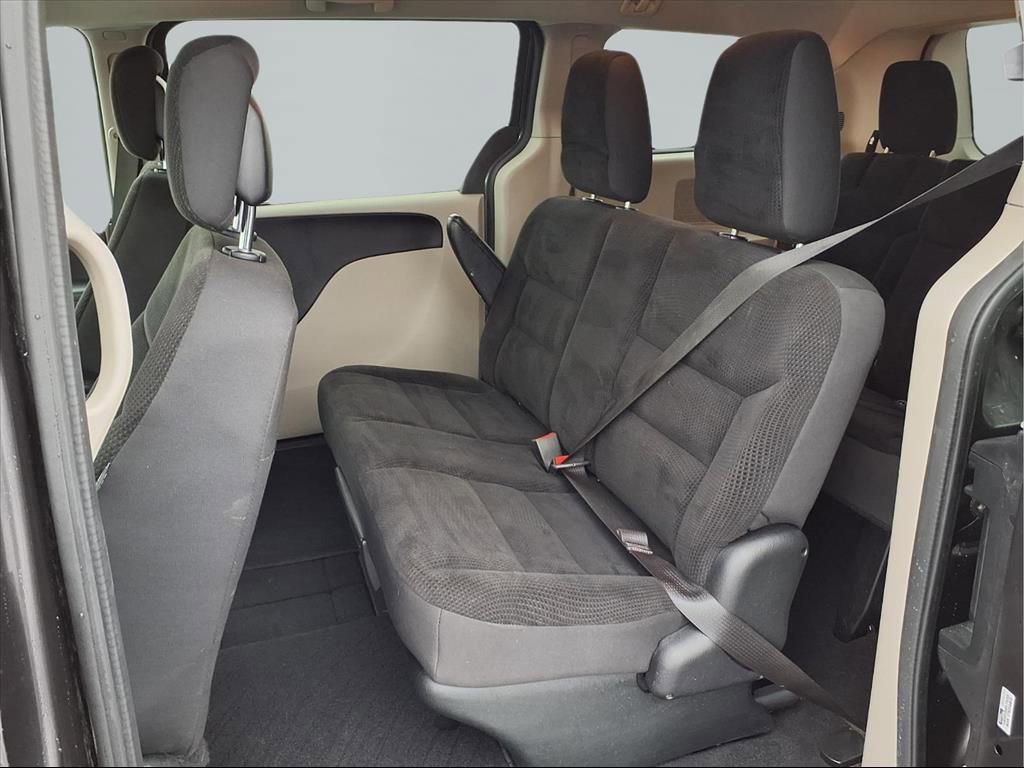 Used 2018 Dodge Grand Caravan SE w/ UConnect Hands-Free Group image 19
