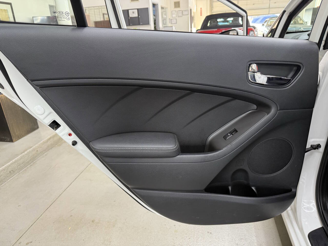 Used 2017 Kia Forte S image 11