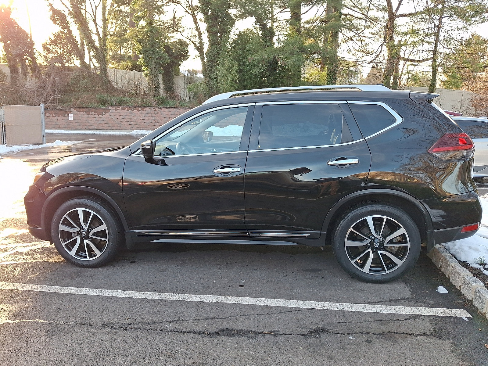 Certified 2019 Nissan Rogue SL w/ Premium Package image 4