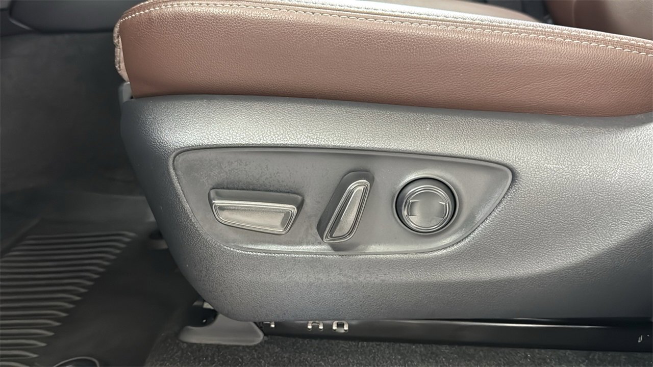 Used 2025 Toyota Land Cruiser image 14