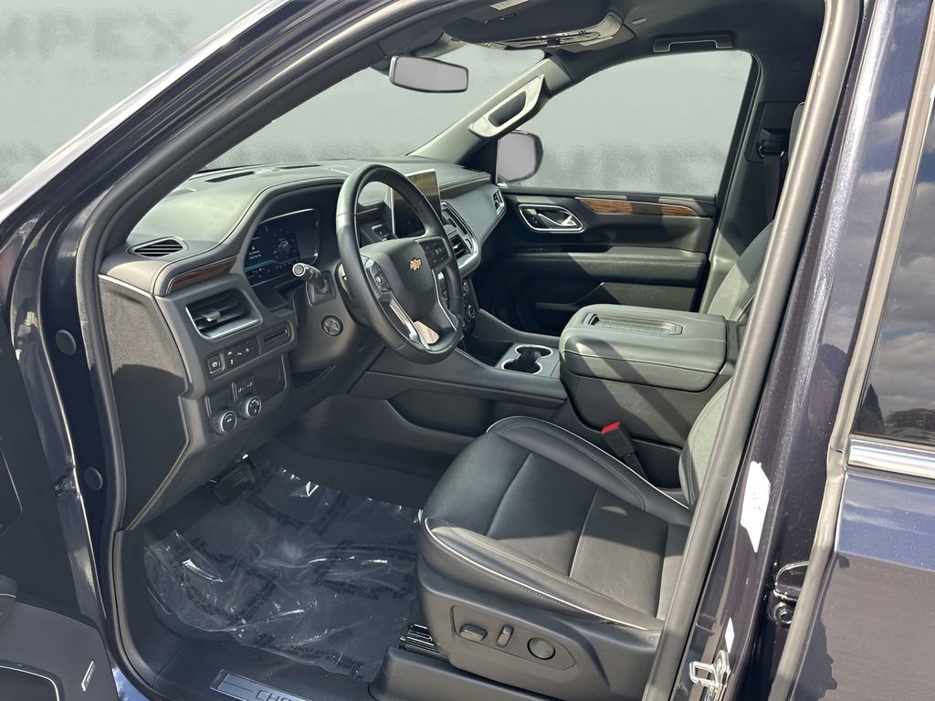 Used 2023 Chevrolet Suburban Premier image 9