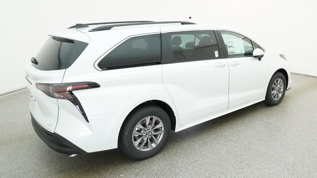 New 2026 Toyota Sienna XLE FWD image 12