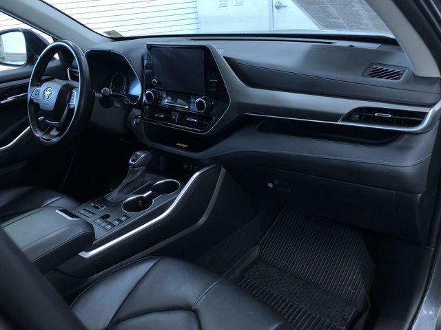 Used 2023 Toyota Highlander XLE image 25