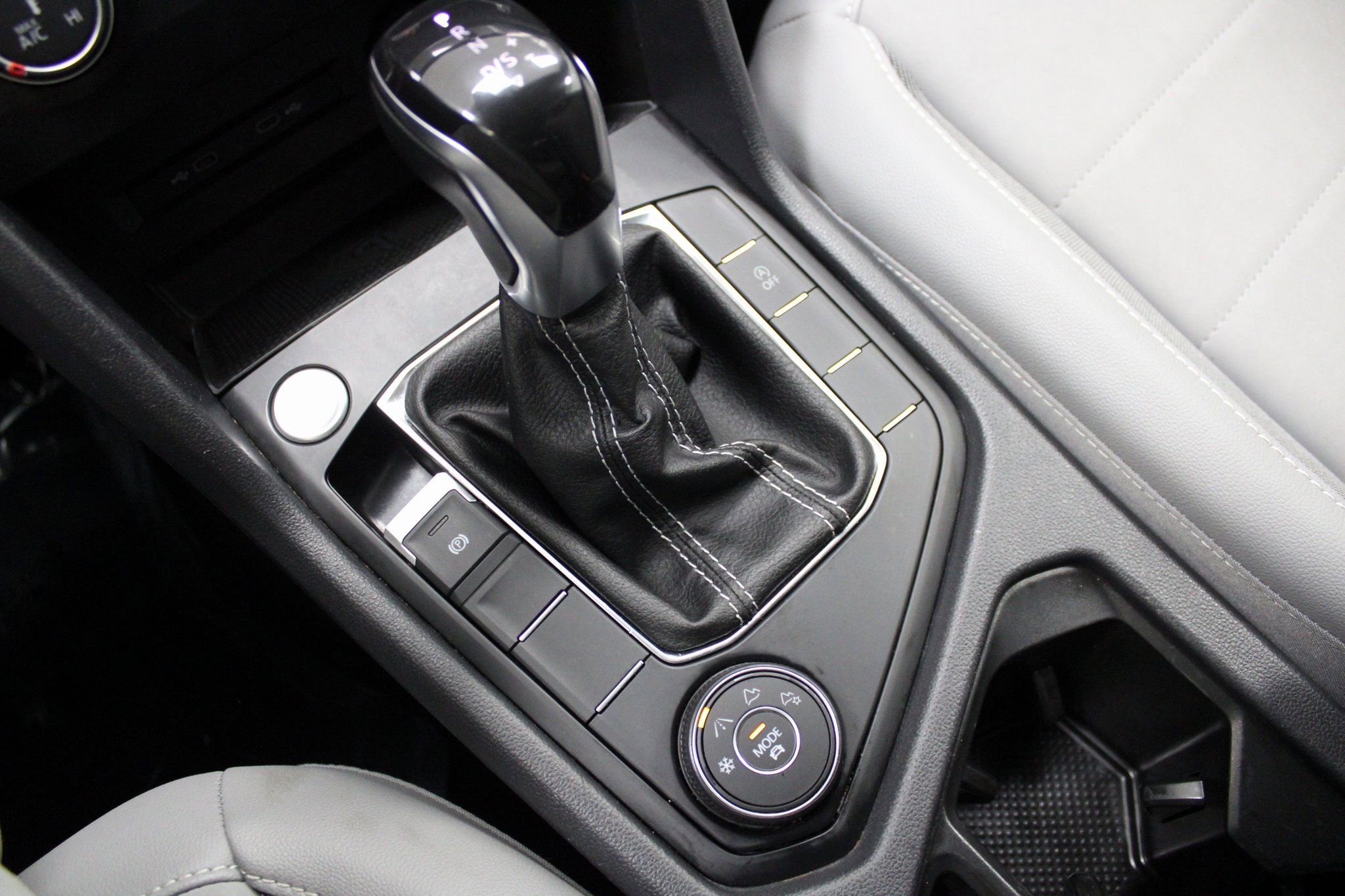 Used 2022 Volkswagen Taos SE image 39