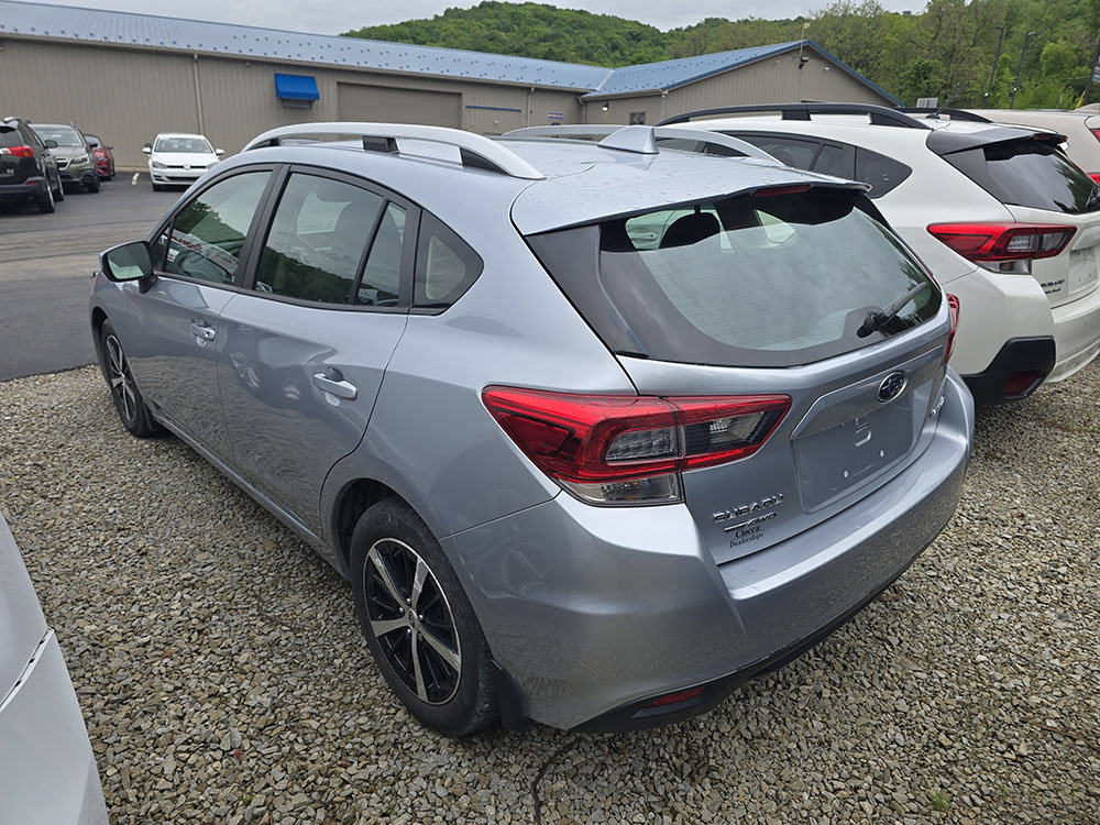 Used 2022 Subaru Impreza 2.0i Premium w/ Popular Package #2 AWD/4WD image 2