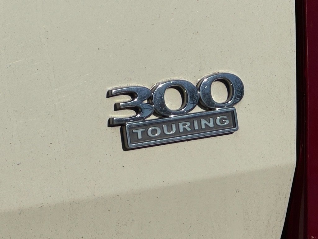 Used 2010 Chrysler 300 Touring image 7