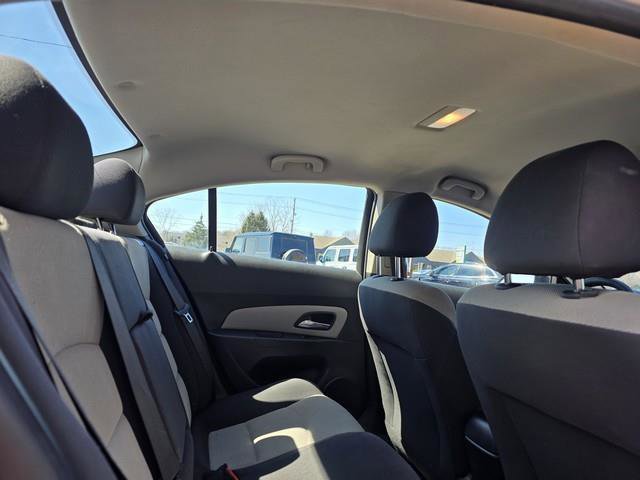 Used 2014 Chevrolet Cruze LS image 17