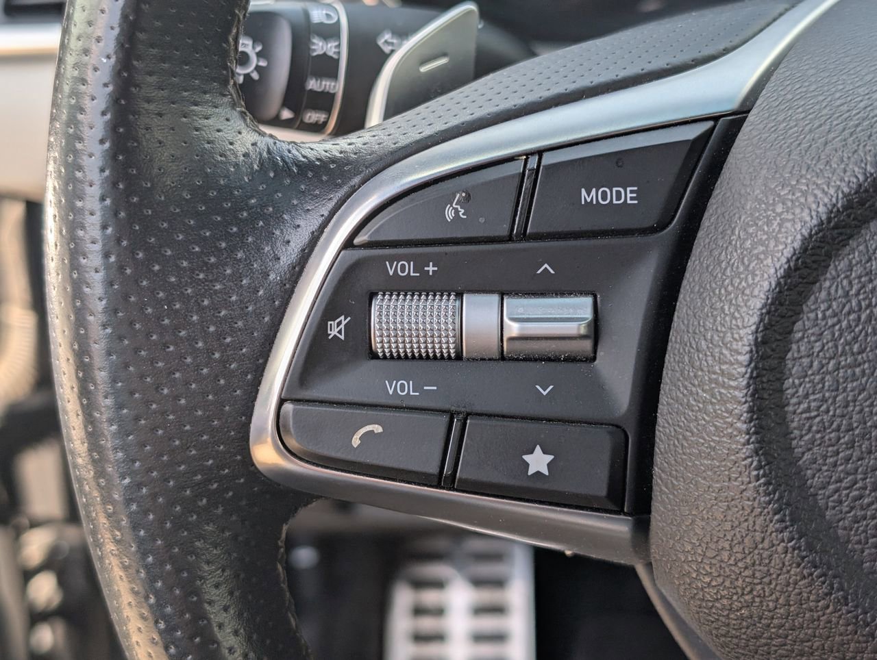 Used 2023 Genesis G70 2.0T w/ Sport Prestige Package image 22