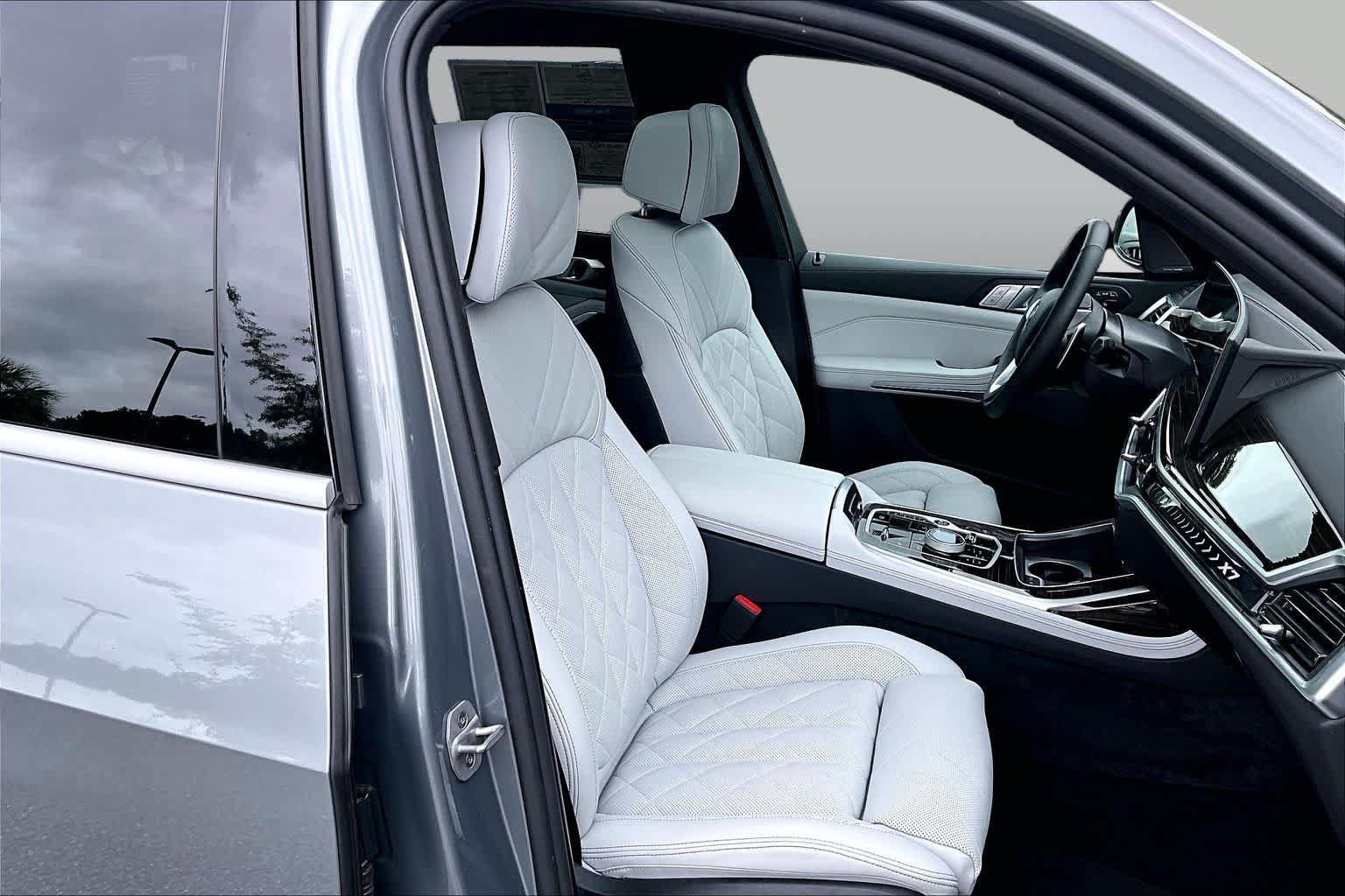 Used 2026 BMW X7 xDrive40i AWD/4WD image 9